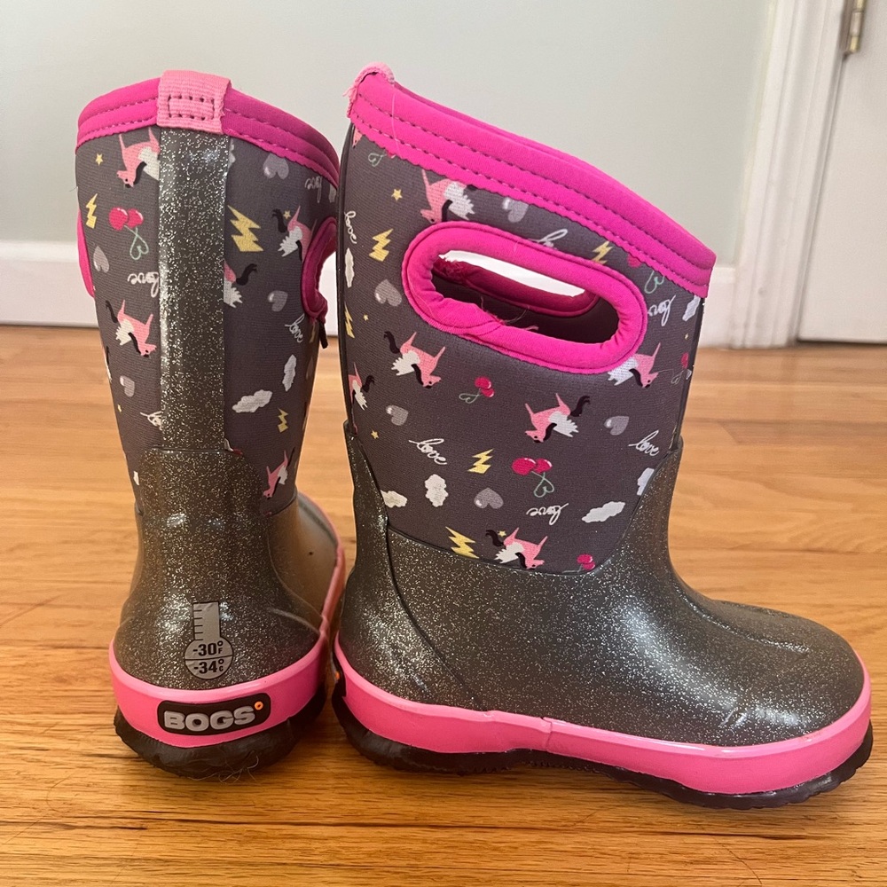 Toddler girls size 9. Unicorn/Pegasus Bog Boots.